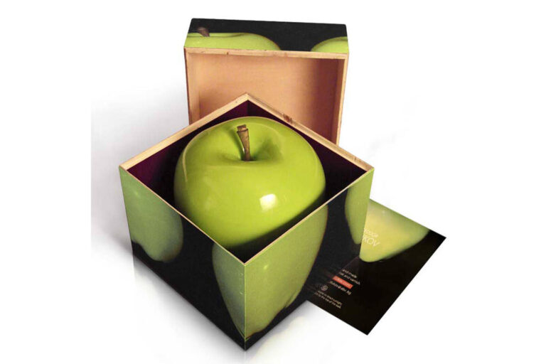 apple gift in a square box