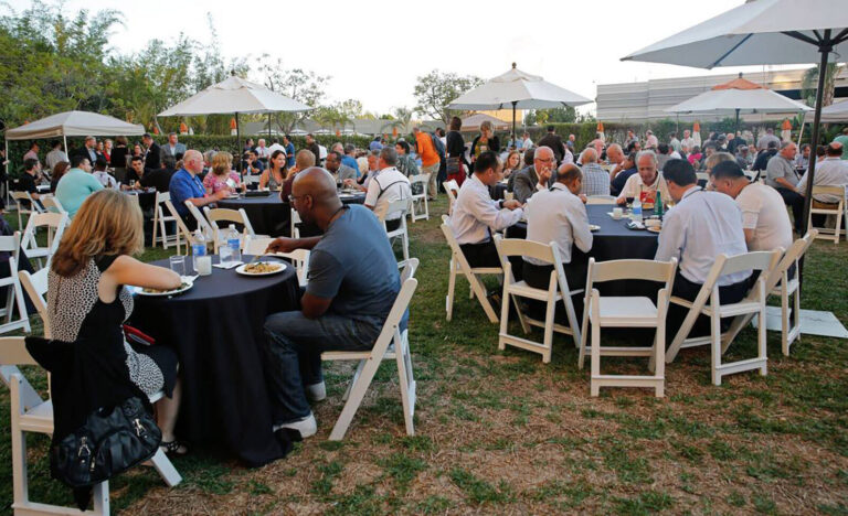 outdoor lunch for delegates at Midsize Enterprise Summit West conference